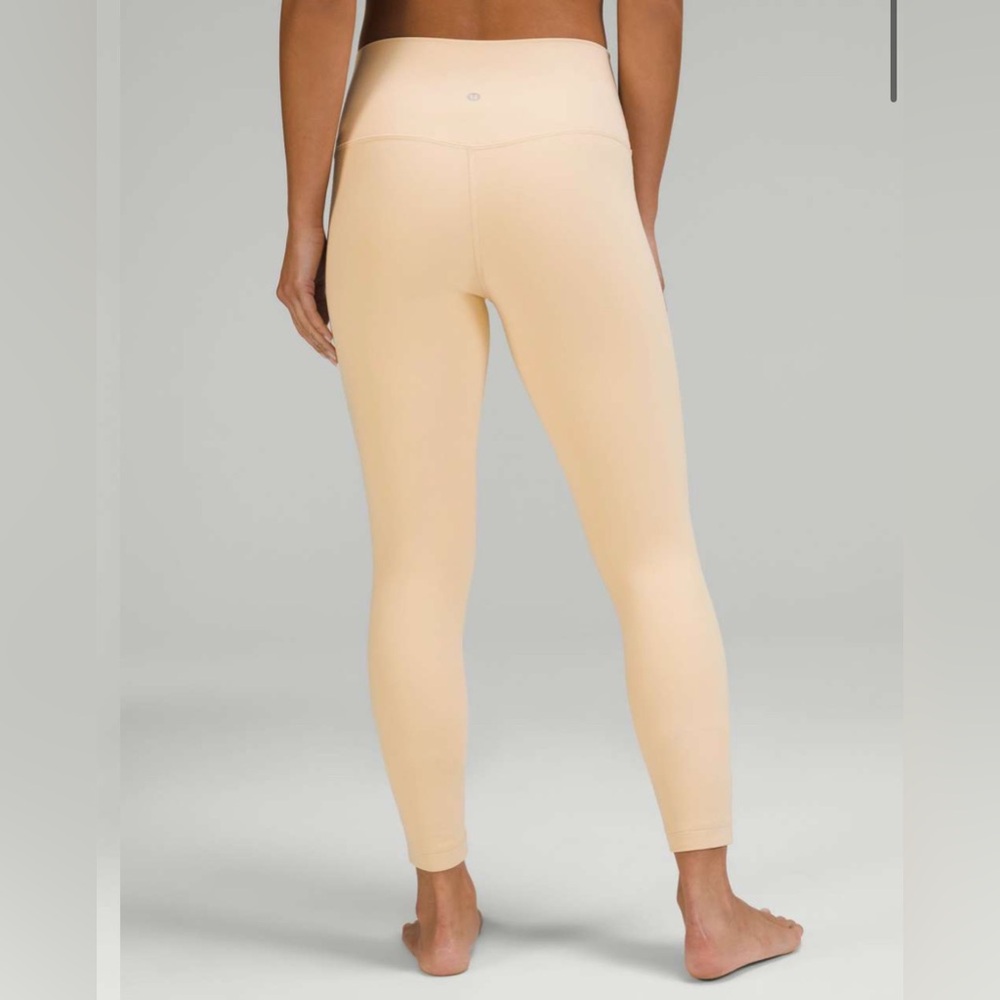 Lululemon Align High-Rise Pant 25"
Prosecco size 12